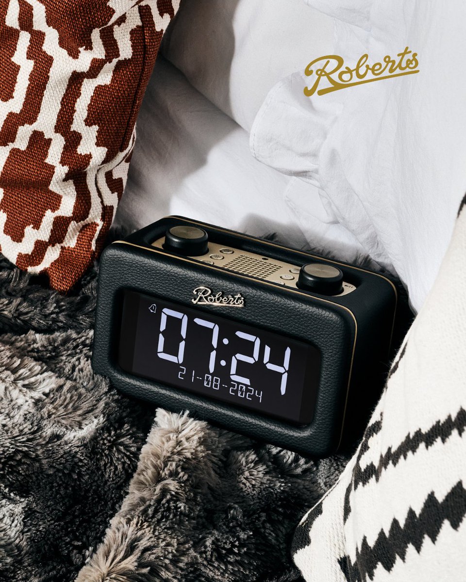 Cosy season has begun🖤

The Revival Rest in black looks right at home with soft cushions and a fluffy blanket, perfect for winding down.

If you could listen to any song right now, what would it be? 🎶🖤

#RobertsRadiosIreland #RevivalRest #CosyCorners