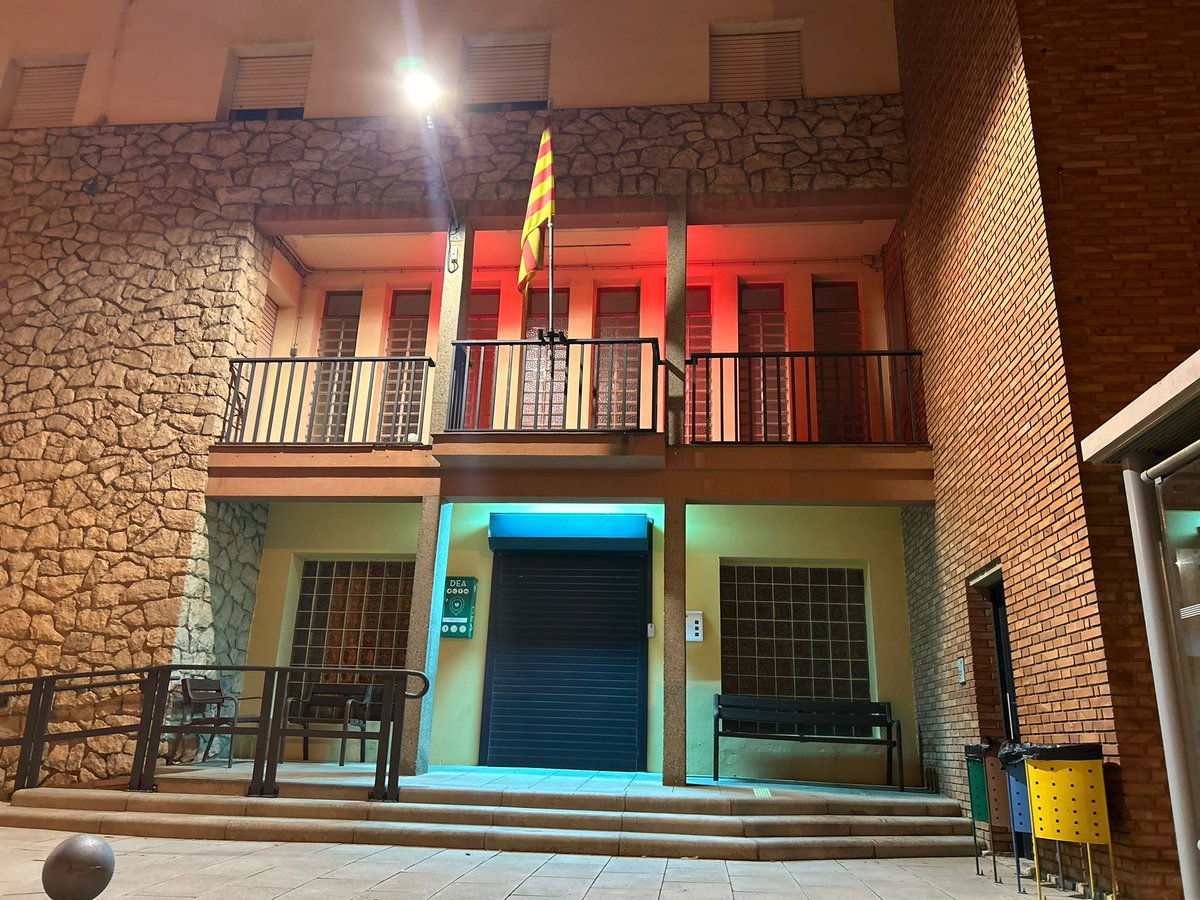 🔴 En el marc del Dia Mundial del Cor, la façana de l’Ajuntament de Maials s’il·lumina de vermell 🫀 

#Maials #MoutePelCor
<a href="/Coravant/">CorAvant AACIC | Cardiopaties</a>