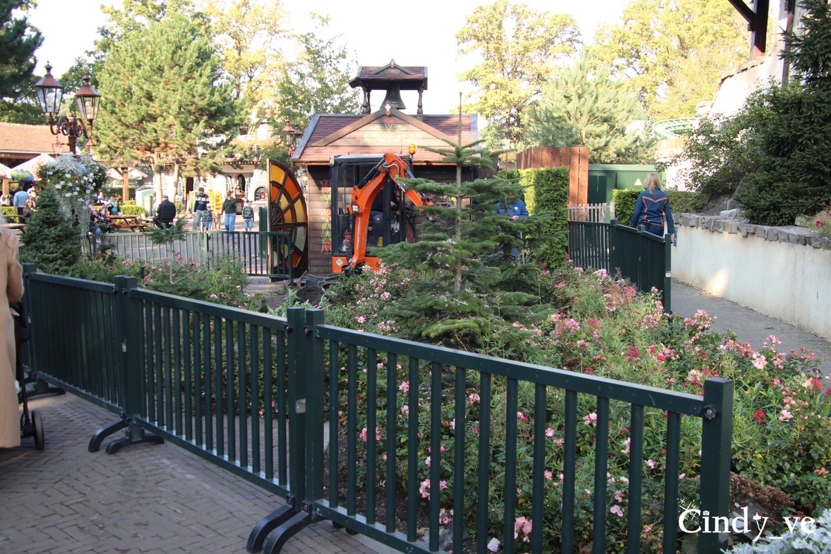 cindy_ve's tweet photo. Graafwerkzaamheden op het #MaxEnMoritzPlein bij #MaxEnMoritz #Efteling https://t.co/1JlfVT8MT6