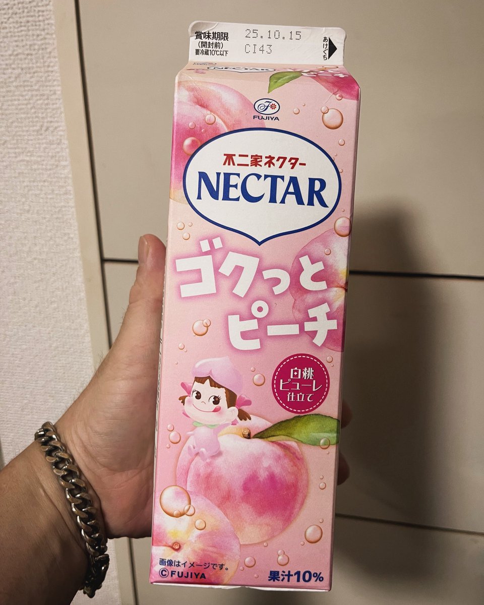 jeff_orange's tweet photo. 暑いねトーキョー。こんな日はゴクっとピーチ！#不二家ネクター https://t.co/0SfKAjWbMl