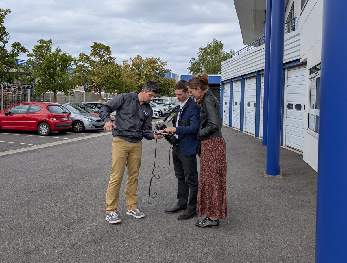 👩‍🎓👨‍🎓 Des futurs ingénieurs de #SUPAERO et de l’asso « Jeunes de l’#IHEDN » en visite à l’ANFR :

 📌 Présentation des missions de l’Agence
 🚨 Atelier chasse au brouillage
 🚐 Découverte de nos véhicules laboratoires
🔎 De beaux échanges autour des fréquences et de leur gestion.