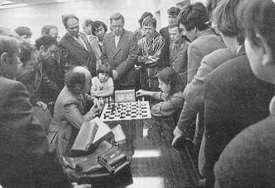 ¿Conoces a la niña pequeña?