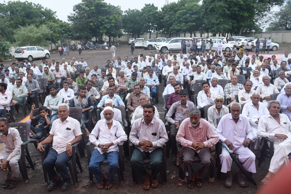 आंबरडी सेवा सहकारी समिति  की वार्षिक आम सभा को संबोधित किया।

#सहकार_से_समृद्धि संकल्प साकार करने के लिए केन्द्र सरकार ने जैविक उत्पादों, बीजों और निर्यात को बढ़ावा देने के लिए तीन नई सहकारी समितियों की स्थापना की है,  मैंने सभी को इन तीनों समितियों में जुड़ कर