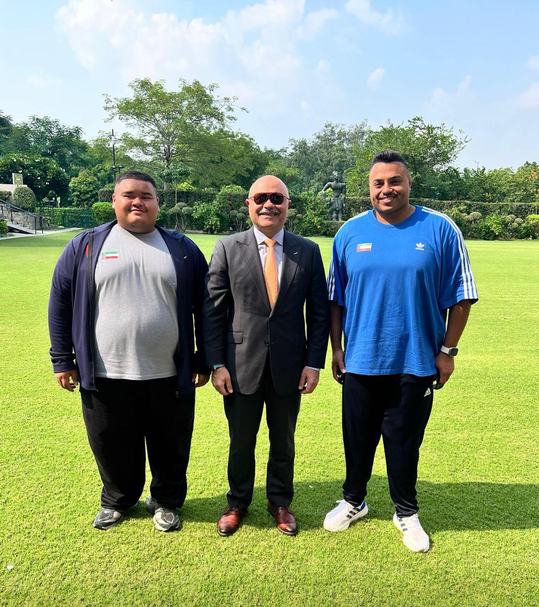 لقطات من استقبال معالي السفير/ مشعل الشمالي  و اعضاء السفارة الكويتية بالهند لوفد المنتخب الكويتي لألعاب القوي المشارك في بطولة العالم نيودلهي 

عظيم الشكر والامتنان لمعالي السفير علي حفاوة الاستقبال