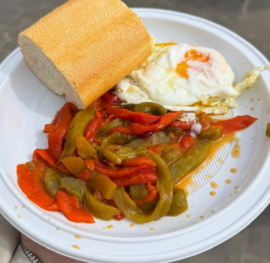 Nuestro concejal Sergio Díez participó ayer en el XIV Festival del Pimiento Riojano de Nájera.

🫑🌶️ El pimiento riojano, que incluye el pimiento najerano, es un producto que cuenta con la certificación de Indicación Geográfica Protegida (IGP) que garantiza su origen y calidad.