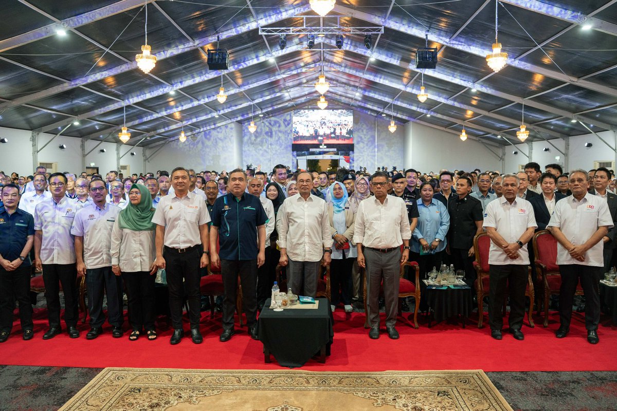 MOTMalaysia's tweet photo. Hari ini, YAB Perdana Menteri, Dato' Seri Anwar bin Ibrahim telah merasmikan Terminal Bersepadu Gombak (TBG) – hab pengangkutan darat moden bernilai RM307.4 juta yang menghubungkan bas ekspres, LRT Laluan Kelana Jaya dan bakal berintegrasi dengan Stesen ECRL Gombak. https://t.co/VfrSbm85ml