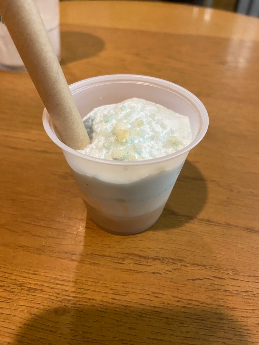 新作フラペチーノの試飲もらっちゃった！ハッピーハッピー！