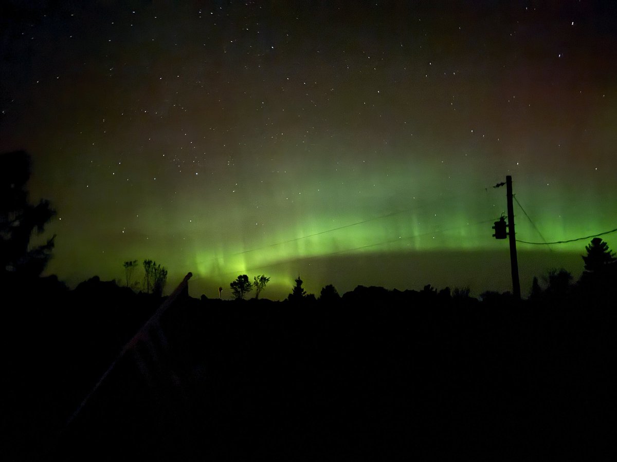 Always a good day when I wake up to this. 🤩 Northern Lights in the UP.