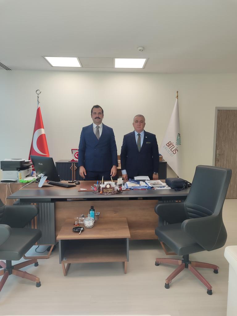 📍BİTLİS / VALİLİĞİ 

Bitlis'teki programımızda Vali Yardımcısı Sayın Onur AYKAÇ beyi ziyarette bulunduk. 

Nezaketi ve nazik kabulleri için sayın Valimize teşekkür eder hayırlı ve başarılı çalışmalar dileriz.