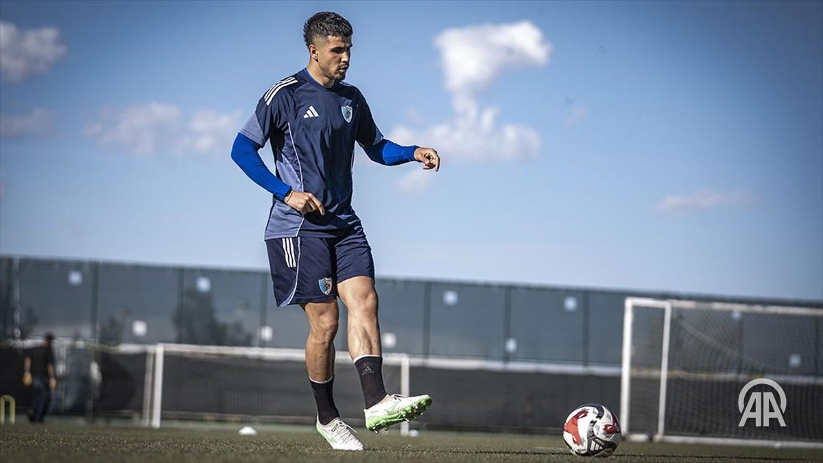 ⚽️ Patnoslu Yakup'un Erzurumspor FK ile profesyonelliğe ulaşan zorlu futbolculuk hikayesi v.aa.com.tr/3702055