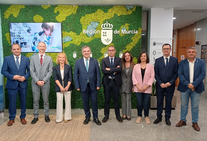 regiondemurcia's tweet photo. La Comunidad destina casi 8 millones a consolidar los grupos y unidades de excelencia científica.

Esta nueva convocatoria de la Fundación Séneca movilizará hasta 2 millones de euros por cada uno de los próximos cuatro años, con ayudas de hasta 400.000 euros por grupo de investigación.

Noticia: https://t.co/wDVC3yPlIA