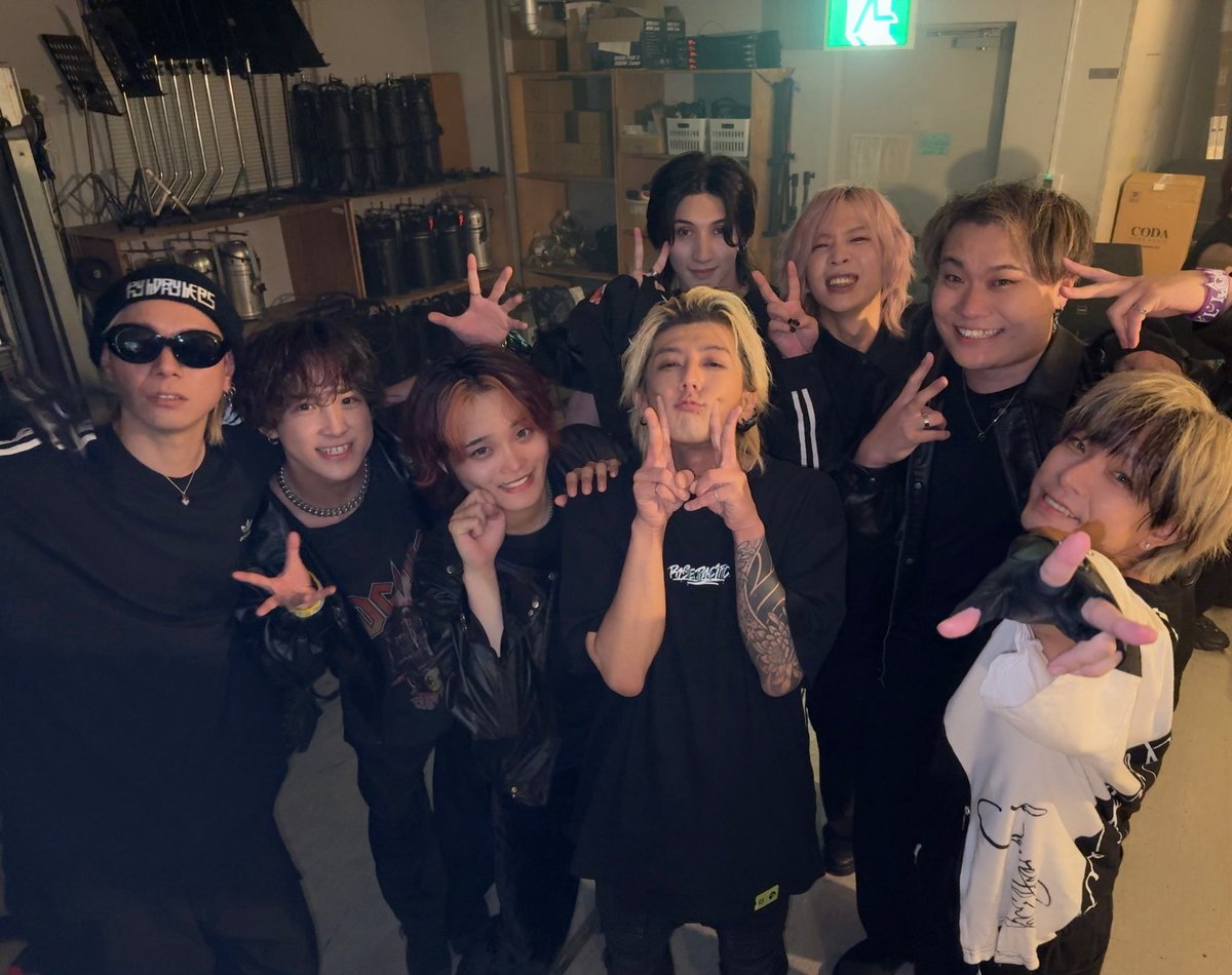 Alcala_official's tweet photo. 先日の大阪での
SLHの皆さんとのお写真✨🐙
また一緒に踊れるように頑張ります🏰 https://t.co/qDnZluIEdQ