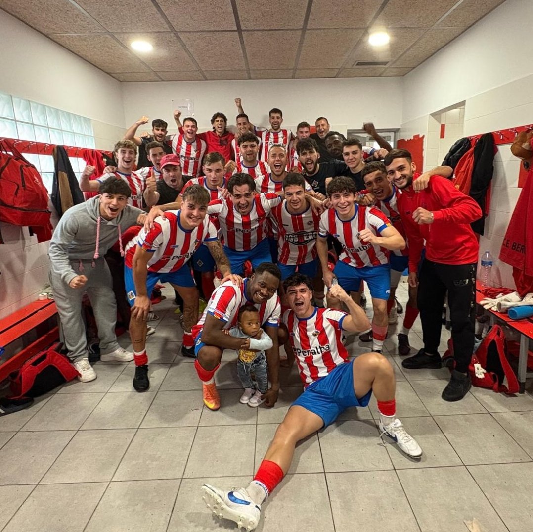 ceberga1913's tweet photo. Així els dilluns són menys dilluns! 🤩

Que tingueu una magnífica setmana! 🙌

#CEBerga | #SomBerga
#juntssommésforts ❤️🤍 https://t.co/IL6mBgWwbJ