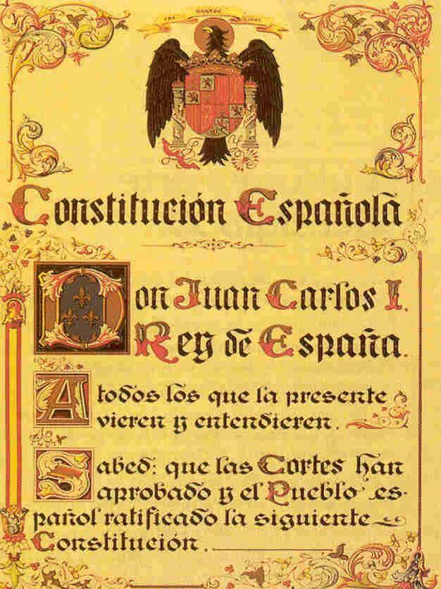Lo primero que encontrarán ustedes en la Constitución Española de 1978 es el yugo con sus cinco flechas bajo el águila imperial. Luego, ya vienen los artículos y eso.