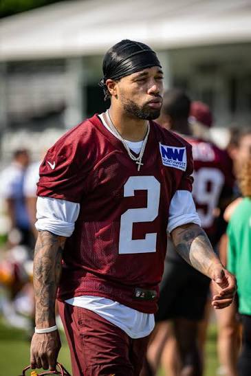 Lattimore problem is I don’t think he’s played this much zone in his career and he’s struggling with it. He was known in NOLA for press man being seen as a physical corner. It seems to me it’s a scheme thing. Scheme fit always matter to me  #RaiseHail  #bounceback <a href="/Commanders/">Washington Commanders</a>