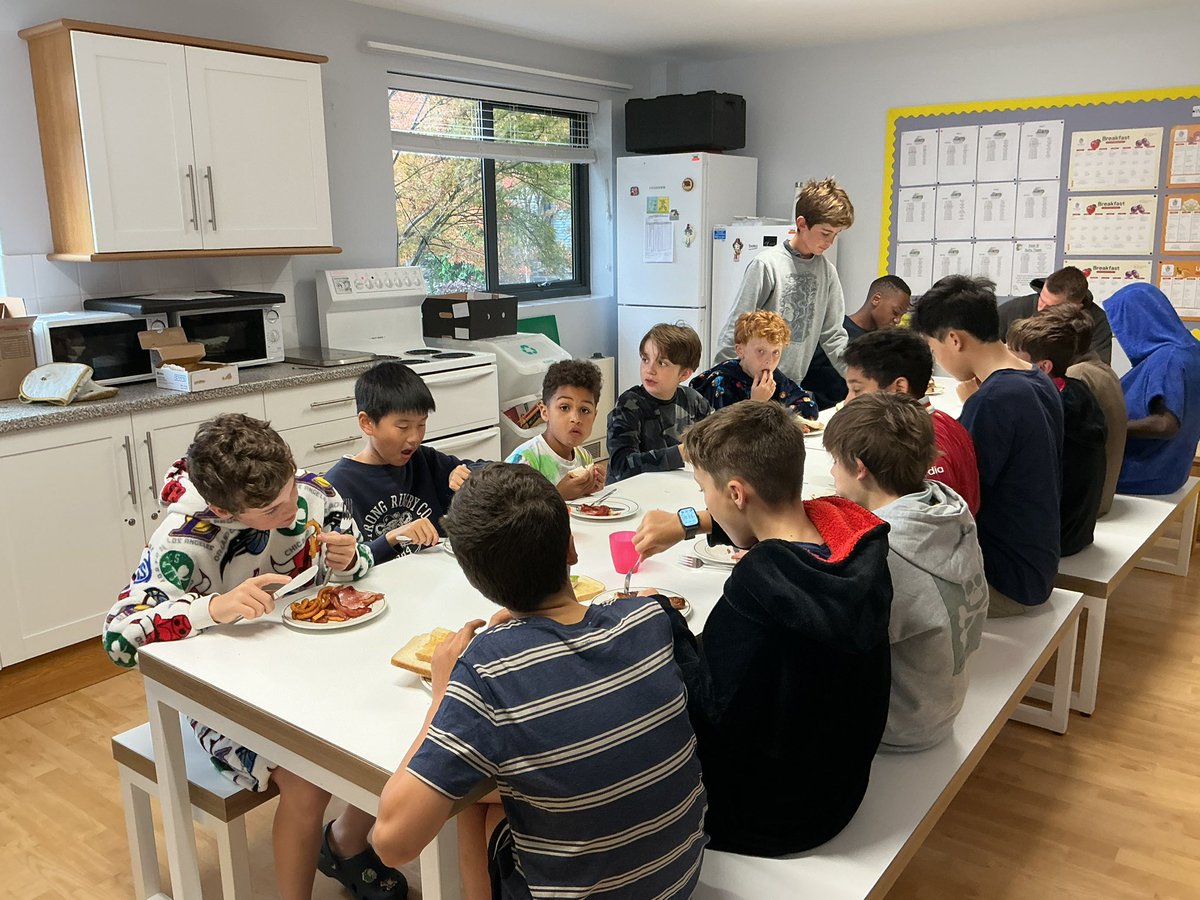 A lovely breakfast in house was delivered on Sunday morning. Special thanks to Mr Duke for serving it up.🍳🥣😋