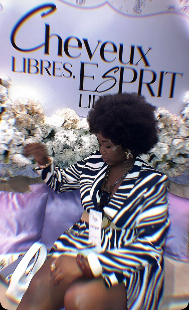 NanaOsomba's tweet photo. Les perruques et tissages, c’est bien… mais n’oubliez pas de chérir vos vrais cheveux aussi. Ils méritent autant d’amour que votre plus belle lace.
Mes cheveux c’est mon identité, c’est une partie de moi que j’ai décider d’aimer comme elle est.
#AfroQueen👩🏾🦱 #CheveuxLibre… https://t.co/ThNHypICGj