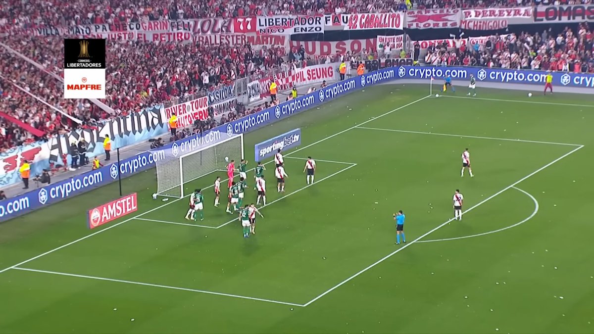 아르헨티나 리버 플레이트의 아이코닉한 홈 구장 모누멘탈에 설치되어 있는 “필승 PIL SEUNG” 배너. 아마 태권도장이 많이 보급되면서 자연스레 필승이라는 한국어 단어도 보급된 것으로 추정.