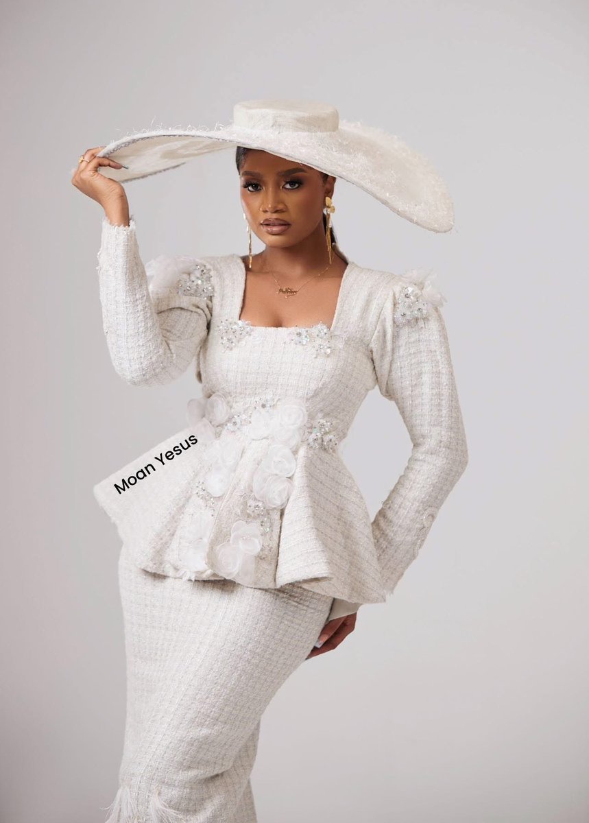 MOAN YESUS vous présente la nouvelle collection AKUMA, qui met en lumière un répertoire de tenues de cérémonies pour vos événements haut de gamme. 
Muse : Issie Princesse 
STYLISTE &amp; DA : <a href="/DjinAyissi/">Djin Ayissi</a> 

#MadeInCameroon #rt  #creationmoanyesus