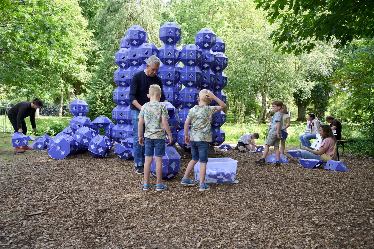 NoaHaim's tweet image. Vouw&amp;amp;BouwLAB is back! 
Kicking off Oct 18 at Festival De Betovering (@de_betovering) in Den Haag with the amazing team from Museon-Omniversum Zuidwest.
Excited to bring more creative, hands-on fun to young minds! 🎨✨
🔗 debetovering.nl 

#DesignForKids #ArtEducation