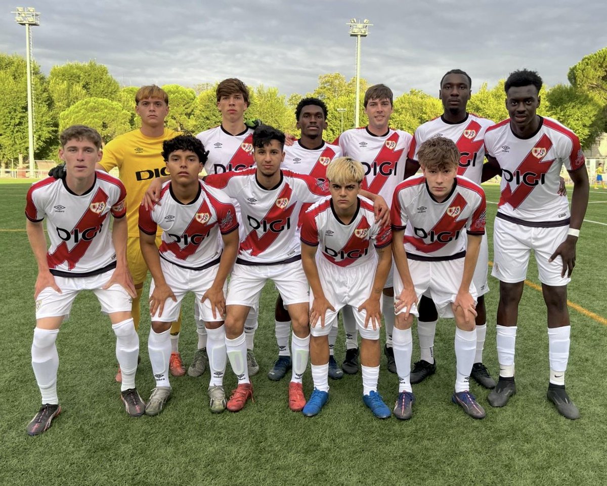 Rayo_academia's tweet photo. ✅ Arranque de temporada con puntuación para nuestros dos equipos senior #RVM:

⚡️ Rayo C 2-2 ADC San Fermín

⚡️ EMF Águilas de Moratalaz 2-6 Rayo D

#VamosRayo https://t.co/ZInZDWfaEn