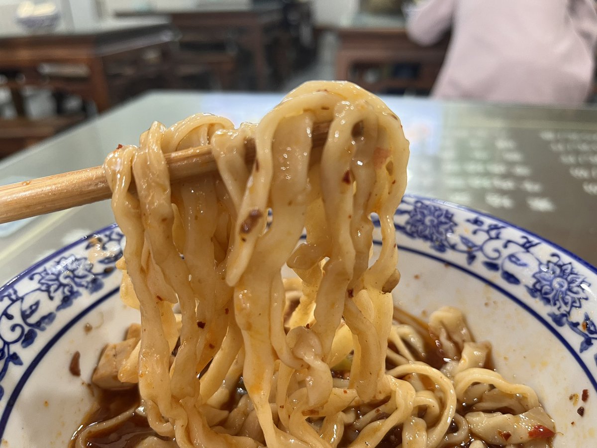 別の省の料理も集まってきたりするので、だいぶ豊富　いやまじで全部美味かった