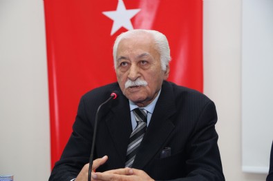 📌 BAŞSAĞLIĞI

Türk edebiyatının değerli ismi, kıymetli fikir ve gönül insanı Yavuz Bülent Bakiler’in vefatını derin bir üzüntüyle öğrenmiş bulunuyoruz.

Merhuma Allah’tan rahmet, ailesine, sevenlerine ve aziz milletimize başsağlığı diliyoruz.
Mekânı cennet, makamı âli olsun.