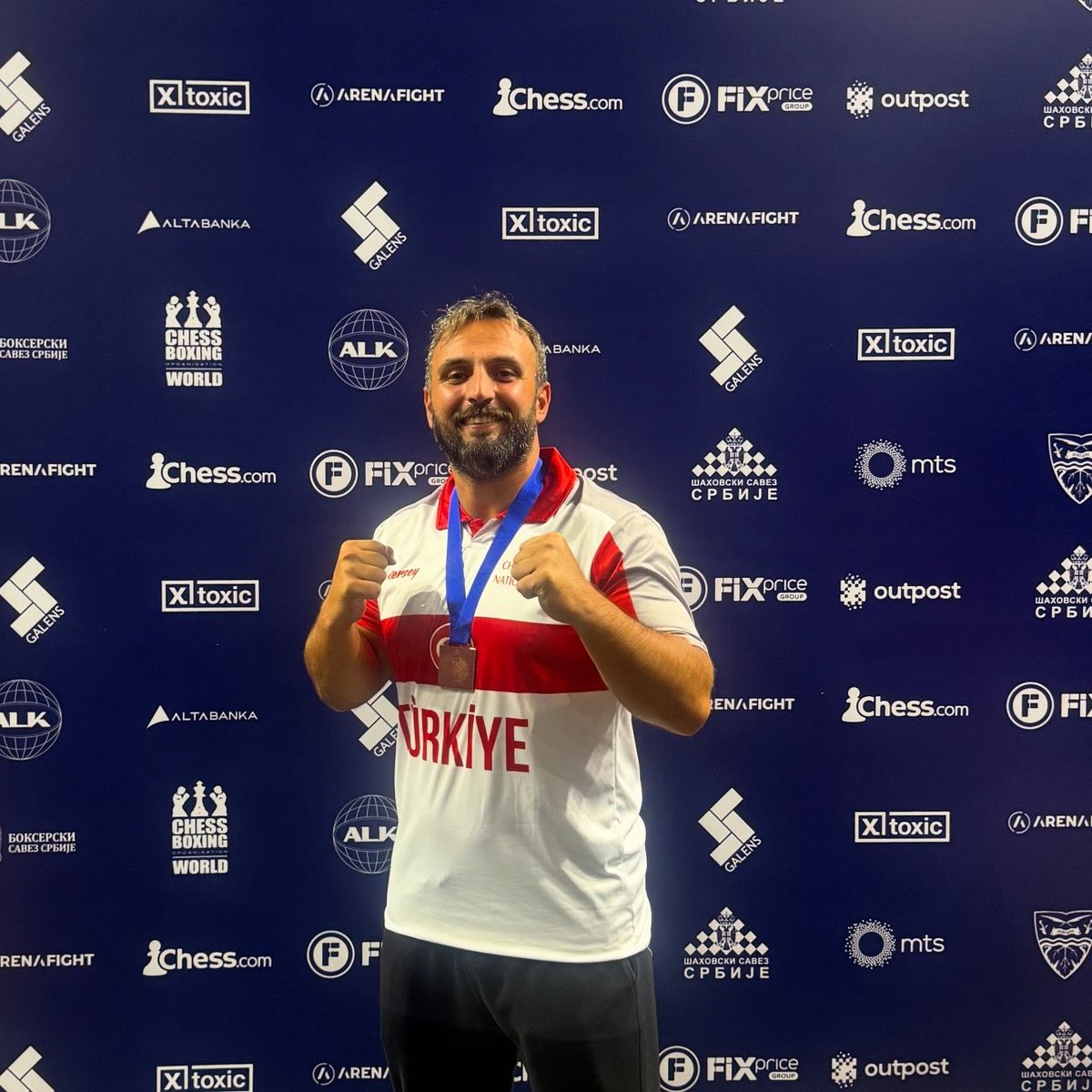 kimbuatkafalari's tweet image. 7. Dünya Chessboxing Şampiyonası&apos;nda yer alan milli takımımızı yine tüm kalbimizle destekledik.🥳 Öncelikle Milli Takımımızı tebrik eder, grubumuzun kurucularından biri olan Berk Şehirli&apos;yi aldığı 3.lük madalyası için kocaman tebrik ederiz.🤍🥰🙏🏽

#chessboard 
#Boxing 
#Champions