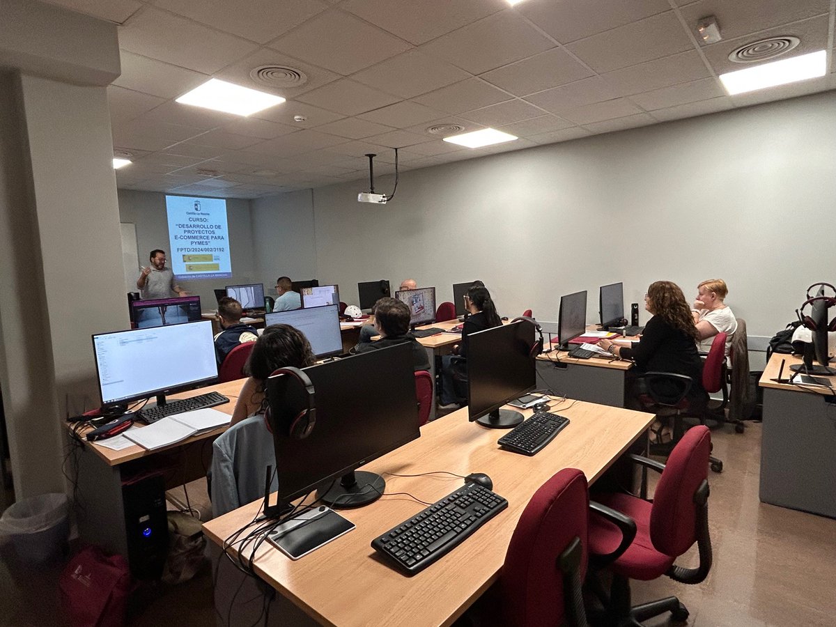 ‼️2 PLAZAS LIBRES‼️
"Desarrollo de Proyectos E-Commerce para Pymes"
Hoy hemos empezado este curso gratuito para desemplead@s, trabajador@s o autónom@s, con prácticas en empresa.
 👩‍🎓👨‍🎓 No pierdas la oportunidad y llámanos al 967222750 o enviamos 📧 a formacion@promedia.es
