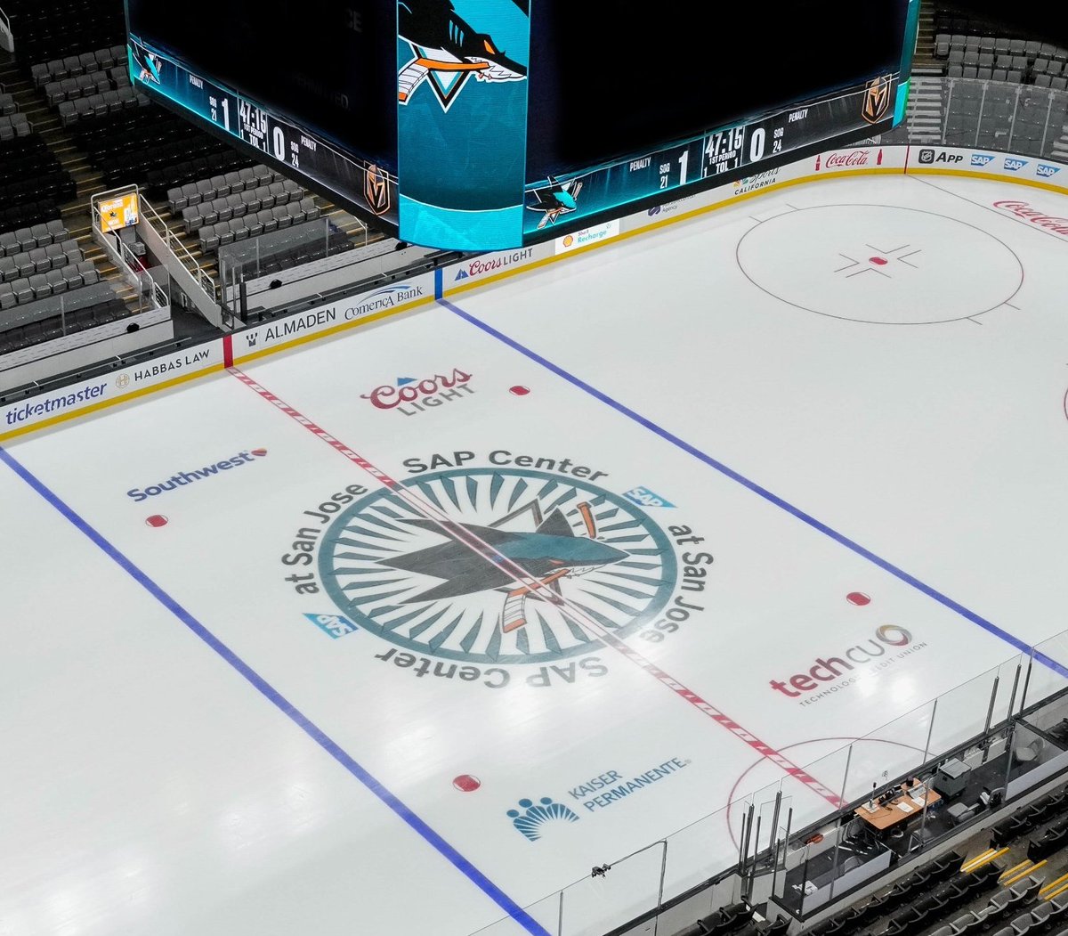 Los Sharks 🦈 presentaron su jersey conmemorativo Heritage 2.0 dentro del marco de su 35 aniversario 🎂, también un diseño nuevo para el centro de la pista.