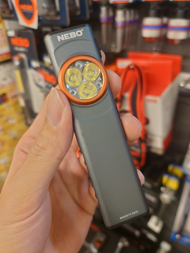 FG_NAMBA's tweet image. 今年より本格的に取り扱いを始めた #NEBO のツールより「スリムミニ充電式ポケットライト」、このコンパクトさ、薄さ、秋の夜長にいかがでしょうか！
#ファクトリーギア