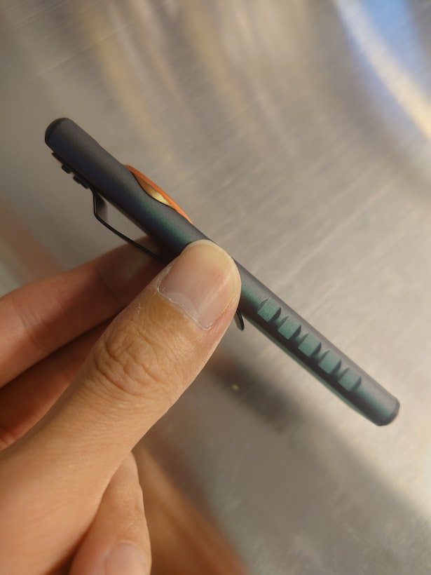 FG_NAMBA's tweet image. 今年より本格的に取り扱いを始めた #NEBO のツールより「スリムミニ充電式ポケットライト」、このコンパクトさ、薄さ、秋の夜長にいかがでしょうか！
#ファクトリーギア