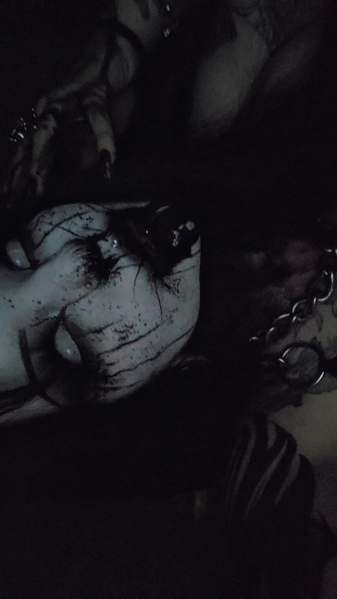 Kindra666's tweet photo. 𝕲𝖔𝖗𝖊 𝕲𝖎𝖗𝖑🖤⛓️
#gothgirl #goth #alternative https://t.co/1MEAaQmAtW