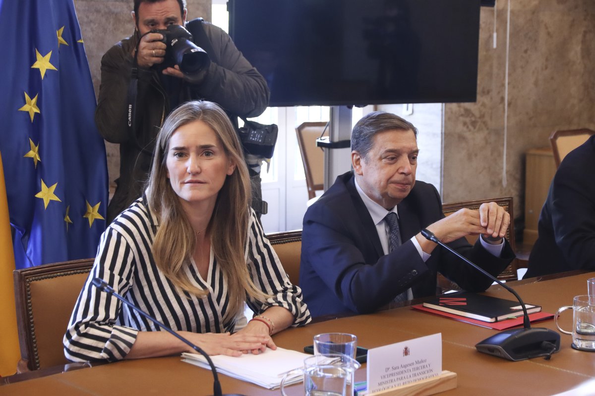 Arrancamos semana reuniéndonos con <a href="/gobmapa/">Ministerio de Agricultura, Pesca y Alimentación</a> y <a href="/mitecogob/">Transición Ecológica y Reto Demográfico</a> para trasladar nuestras propuestas para el Pacto de Estado frente a la Emergencia Climática. La clave es contar mucho más con las personas que vivimos y trabajamos en los pueblos. Desde la agricultura y la ganadería podemos