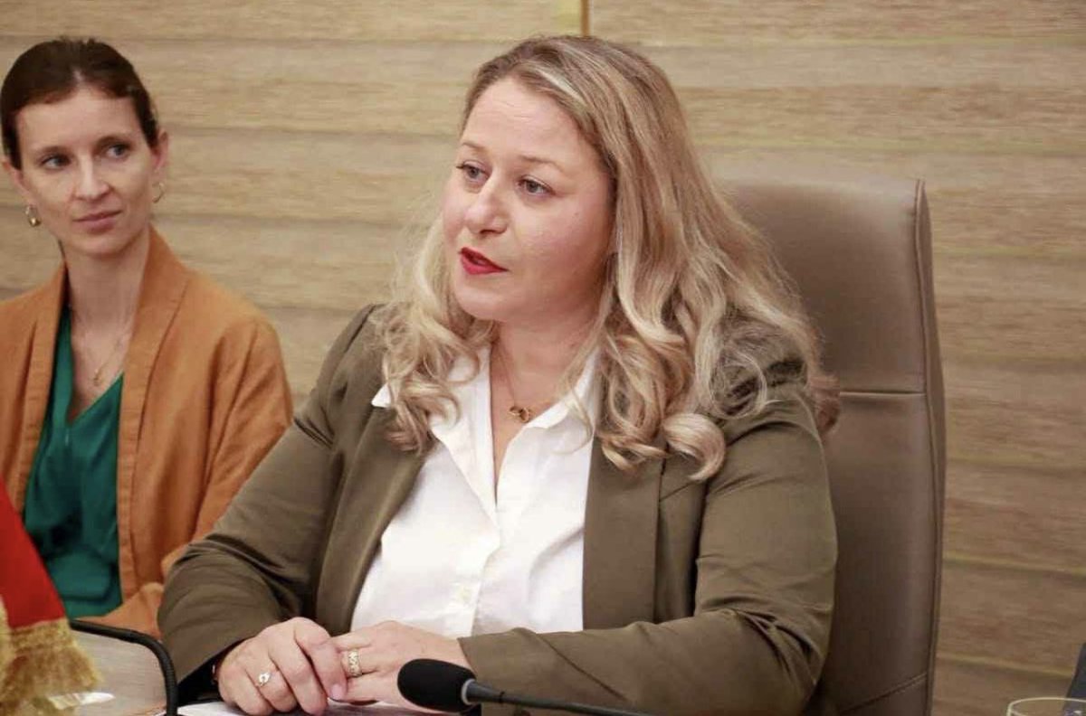 🇫🇷 🤝🇹🇳 
Avec le Ministre Sofiène Hemissi <a href="/hemissis/">Sofiene HEMISSI</a> nous avons réaffirmé notre volonté de renforcer la coopération technologique et d’innovations notamment dans le domaine de la santé et de l’éducation.
Nous avons officiellement lancé le forum méditerranéen de l’Intelligence