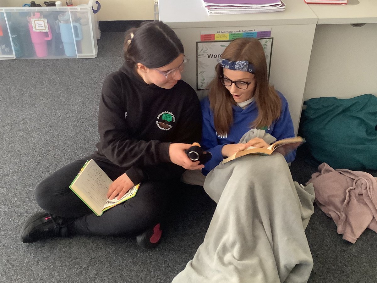 ReinwoodJuniors's tweet image. We are enjoying our DEAR (Drop Everything And Read) time today. 

#RJS6S #RJSReading #RJSEnglish