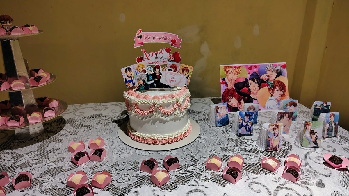 fnafsunglasses's tweet photo. Um aniversário mais do que doce! Com várias cards do meu paquera Kentin na mesa rs #adtwitter
Fazer um aniversário temático sobre Amor Doce foi incrível 
Eu quero agradecer a @bu_gabumk por ter me deixado usar a sua arte no bolo, agradeço por ter me proporcionado esse momento <3 https://t.co/ilUF4SkMf0