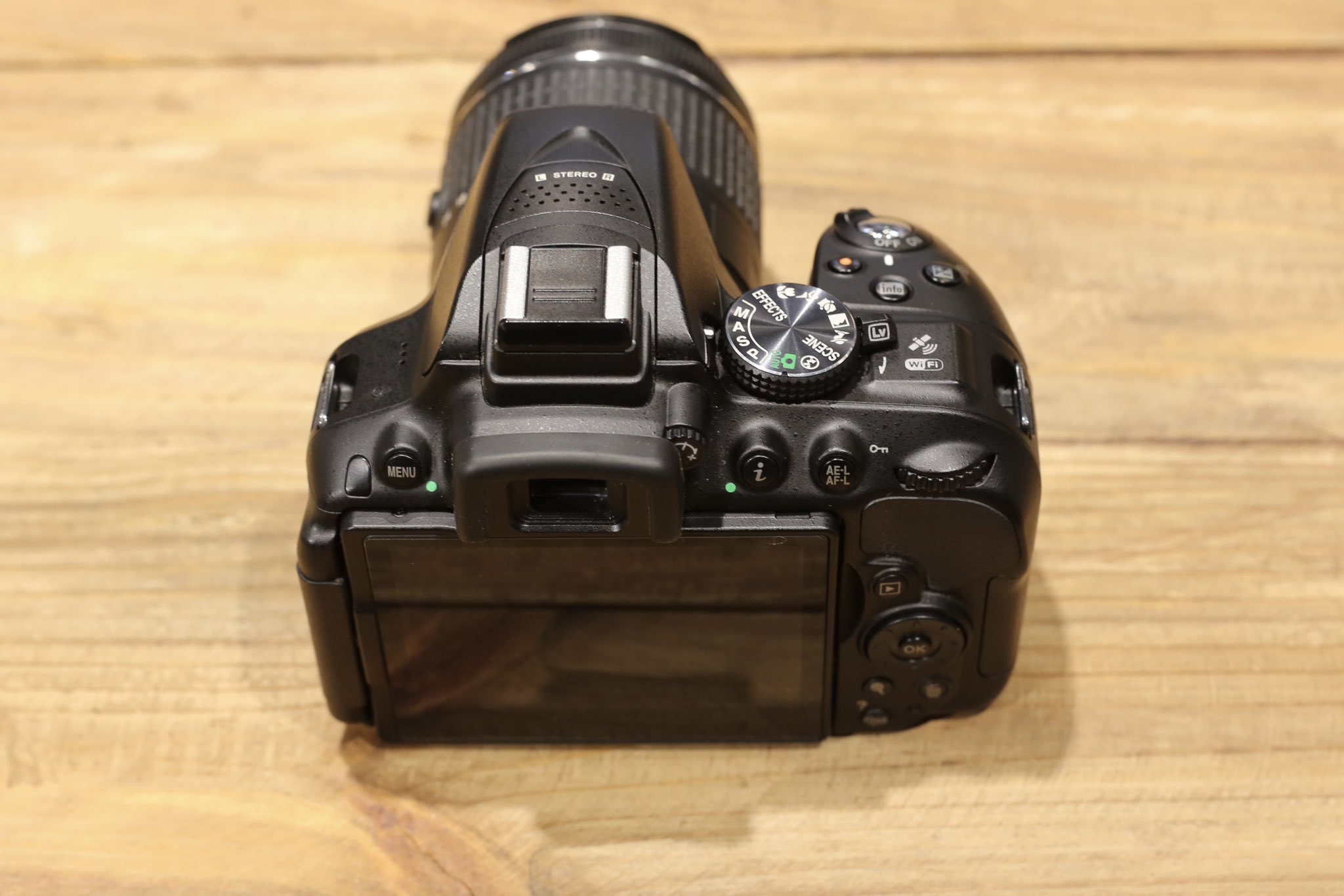 【美品】WiFi＆バリアングル液晶 Nikon D5300 高画質2430万画素 Amazon | Nikon デジタル一眼レフカメラ D5300 ブラック 2400万