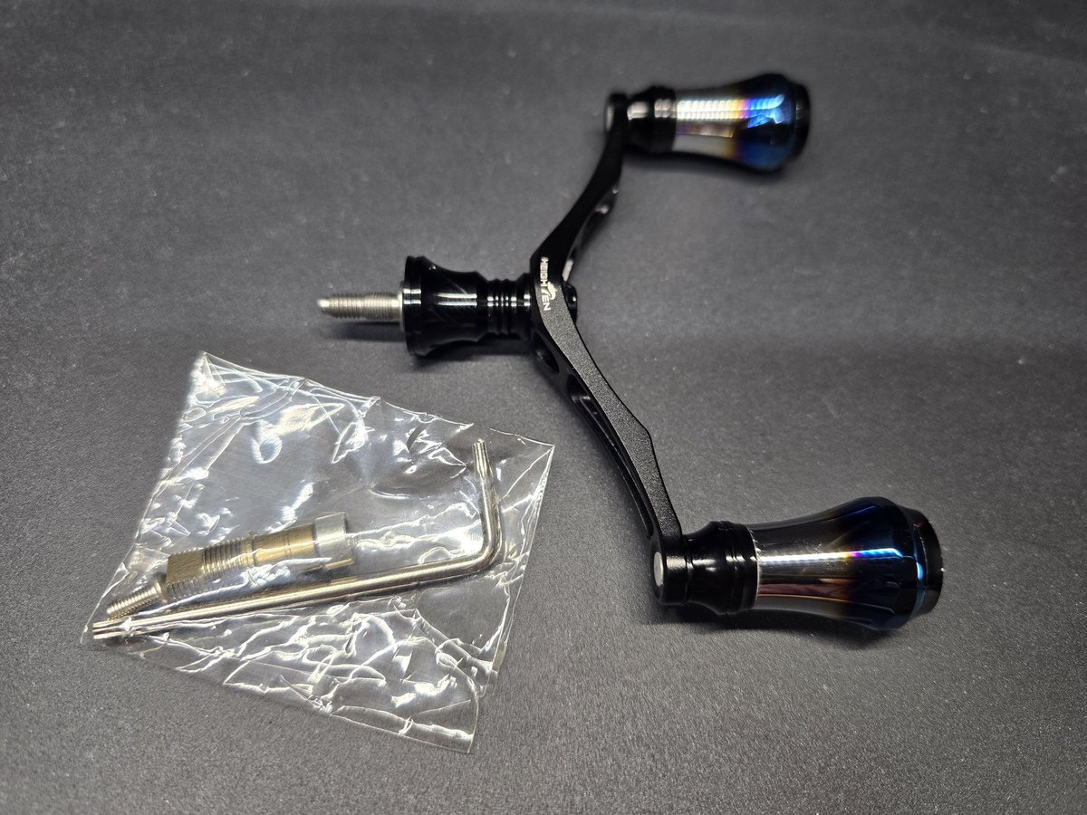 fcnamahage's tweet photo. ハンドル中古誰か買いませんか？
4000円
シマノ19ヴァンキッシュにつけて数回使用して
自分はシングルの方がやりやすいと思ったので
外しました

軸変えればダイワにもつきます

試着してから購入して頂くような形をとりたいなと思ってます、、、
売ってからつかないとこまるので

気になる方はぜひ https://t.co/sdiV2e1rSA