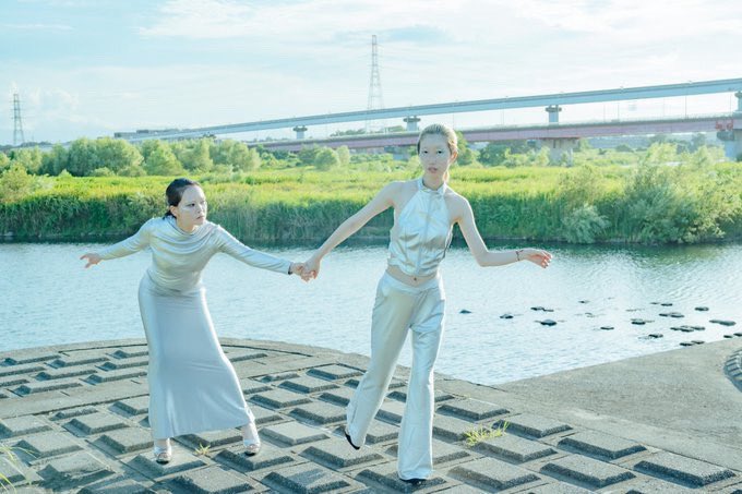 Kim4141pic's tweet image. 手繋ぎ ペア

描きたい、お好きなポーズあったら是非RPやブクマ、♡お願いします
📷資料撮影のモチベになります！  

 リクエスト等はマシュマロにて！（固定ツイのツリー）

 #彪資料写真集 #トレス素材 #Posereference