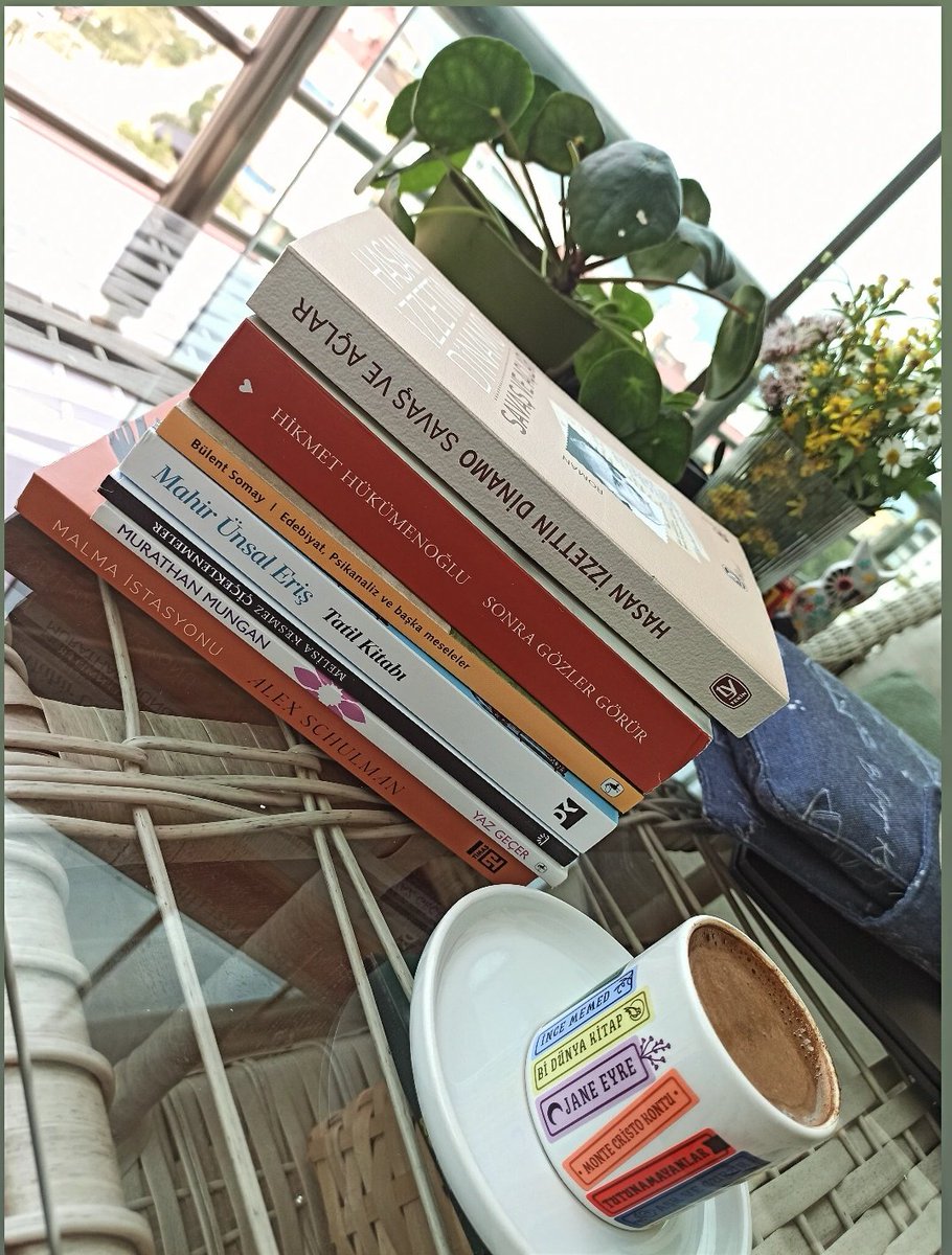 Biraz #bidunyakitap okuma listemizden biraz merak ettiklerimden harika bir kitap kargosu. 

📚🦉🌼
