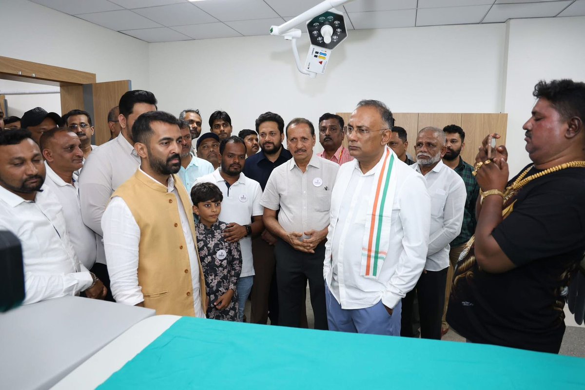 GowdaMantar's tweet image. ಕುಶಾಲನಗರದಲ್ಲಿ ನೂತನವಾಗಿ ಪ್ರಾರಂಭಿಸಿರುವ ಸೈರಸ್ ಹಾಸ್ಪಿಟಲ್ ನ್ನು ಕರ್ನಾಟಕ ರಾಜ್ಯ ಸರ್ಕಾರದ ಮಾನ್ಯ ಆರೋಗ್ಯ ಮತ್ತು ಕುಟುಂಬ ಕಲ್ಯಾಣ ಇಲಾಖೆ ಸಚಿವರಾದ ಶ್ರೀ ದಿನೇಶ್ ಗುಂಡೂರಾವ್ @dineshgrao ರವರೊಂದಿಗೆ ಉದ್ಘಾಟಿಸಿ ಶುಭಹಾರೈಸಲಾಯಿತು.

#kushalnagar #madikeri #healthcard #coorg