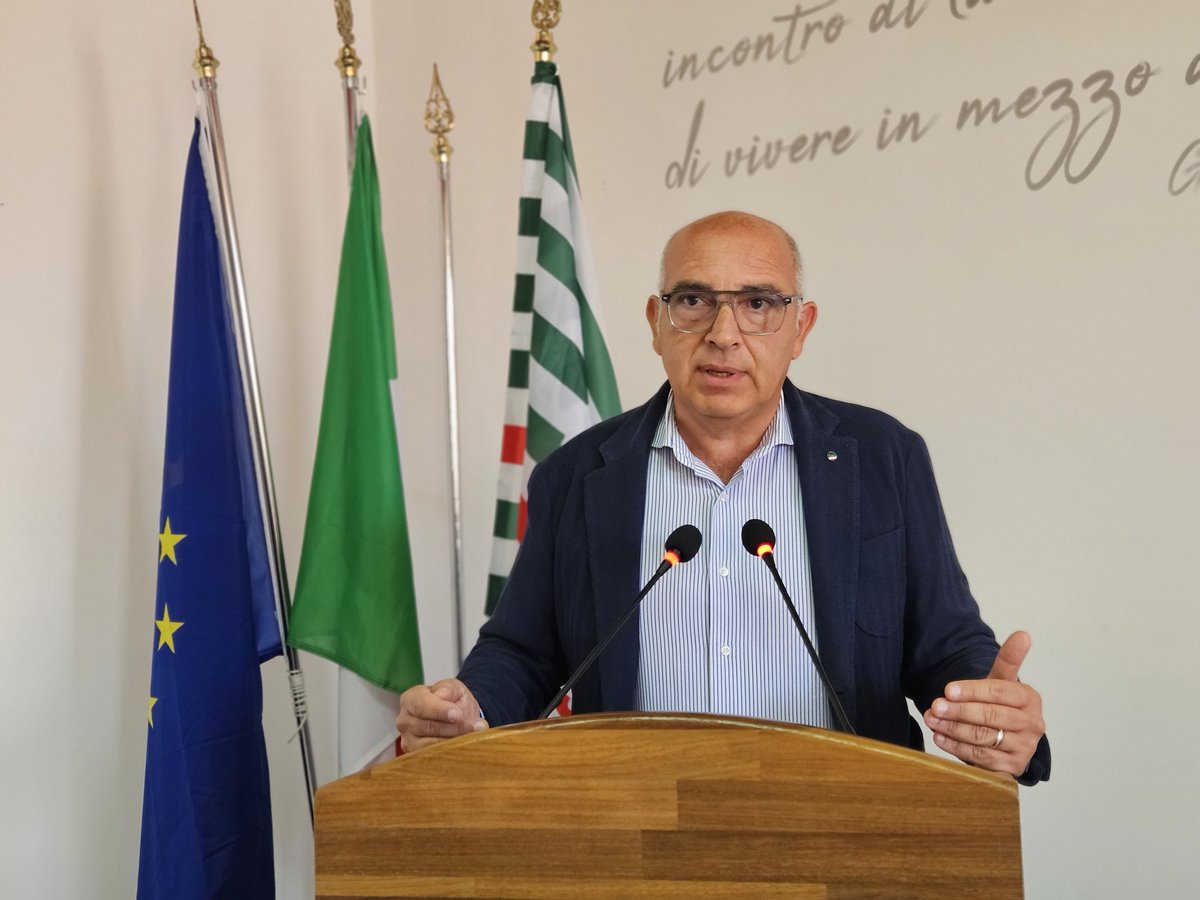 fai_cisl's tweet photo. #29settembre2025, al Consiglio Generale #FaiCisl Ragusa Siracusa intervengono i SG @CislRagusa Giovanni Migliore e il SG @FAICISLSicilia @adolfo_scotti. Entrambi richiamano alle priorità per il territorio, dal rafforzamento del comparto #forestale e della #bonifica, la tutela dei diritti, soprattutto in #agricoltura, settore esposto a irregolarità e sfruttamento, la formazione di delegati e rsu, per una rappresentanza sempre più competente e capace di interpretare I cambiamenti in corso.