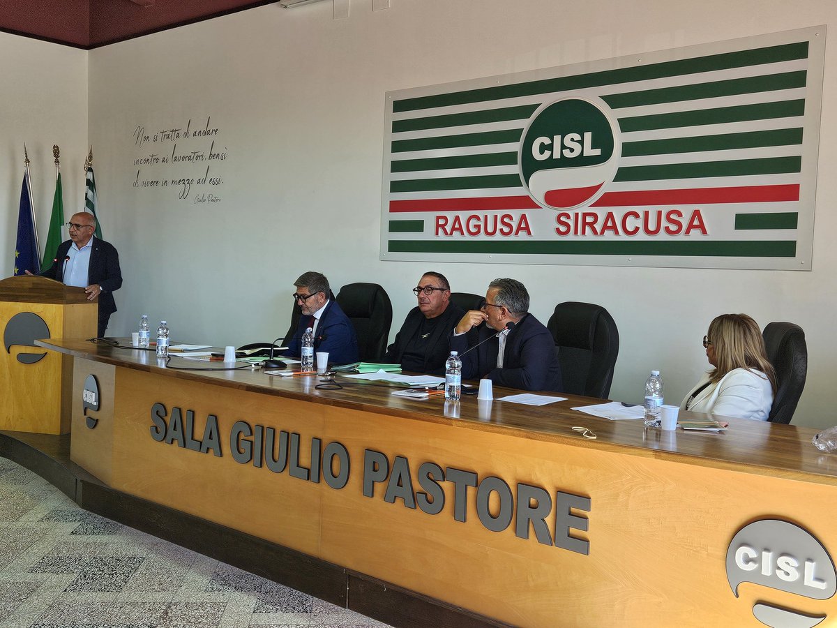 fai_cisl's tweet photo. #29settembre2025, al Consiglio Generale #FaiCisl Ragusa Siracusa intervengono i SG @CislRagusa Giovanni Migliore e il SG @FAICISLSicilia @adolfo_scotti. Entrambi richiamano alle priorità per il territorio, dal rafforzamento del comparto #forestale e della #bonifica, la tutela dei diritti, soprattutto in #agricoltura, settore esposto a irregolarità e sfruttamento, la formazione di delegati e rsu, per una rappresentanza sempre più competente e capace di interpretare I cambiamenti in corso.