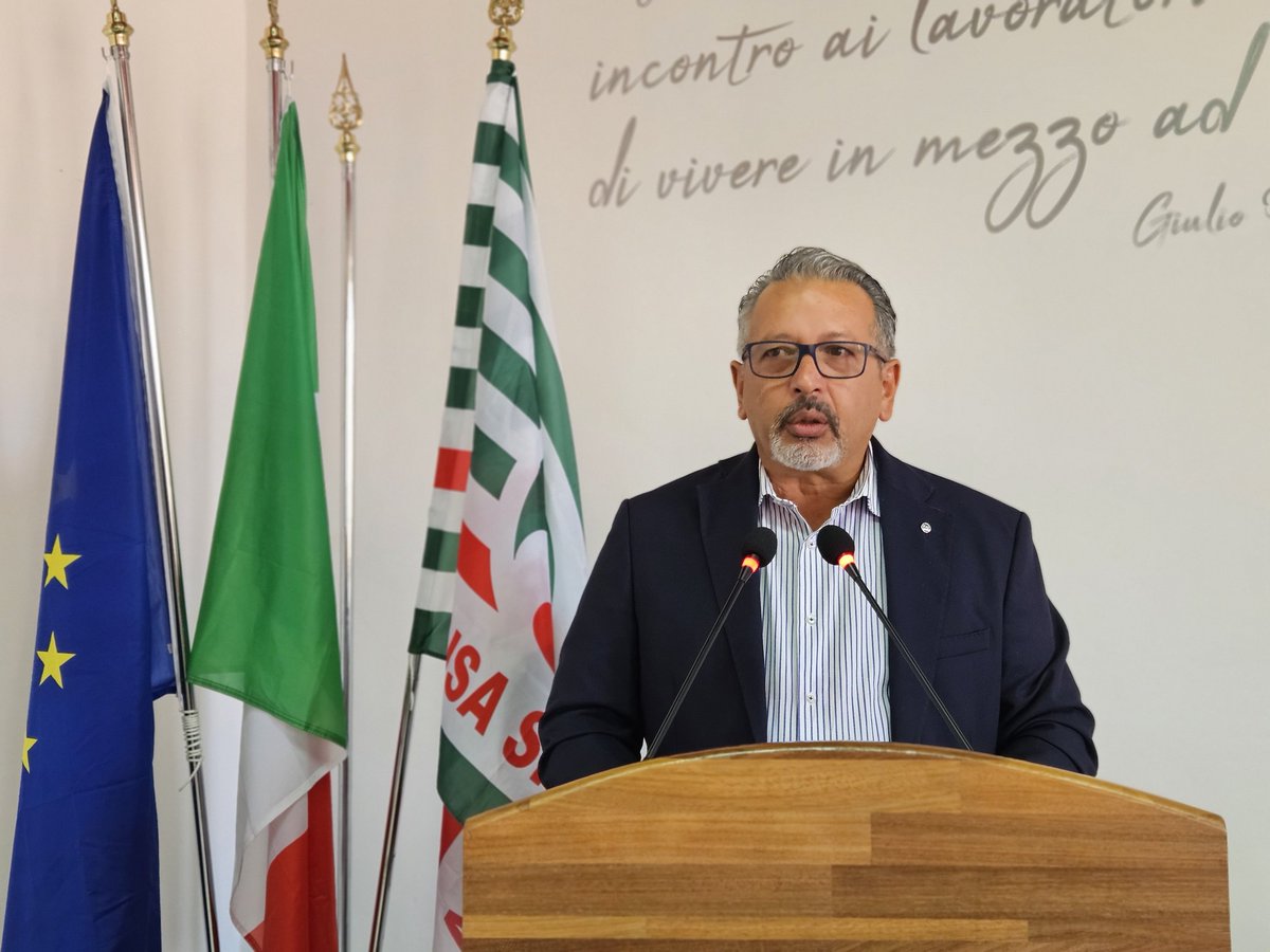 fai_cisl's tweet photo. #29settembre2025, al Consiglio Generale #FaiCisl Ragusa Siracusa intervengono i SG @CislRagusa Giovanni Migliore e il SG @FAICISLSicilia @adolfo_scotti. Entrambi richiamano alle priorità per il territorio, dal rafforzamento del comparto #forestale e della #bonifica, la tutela dei diritti, soprattutto in #agricoltura, settore esposto a irregolarità e sfruttamento, la formazione di delegati e rsu, per una rappresentanza sempre più competente e capace di interpretare I cambiamenti in corso.