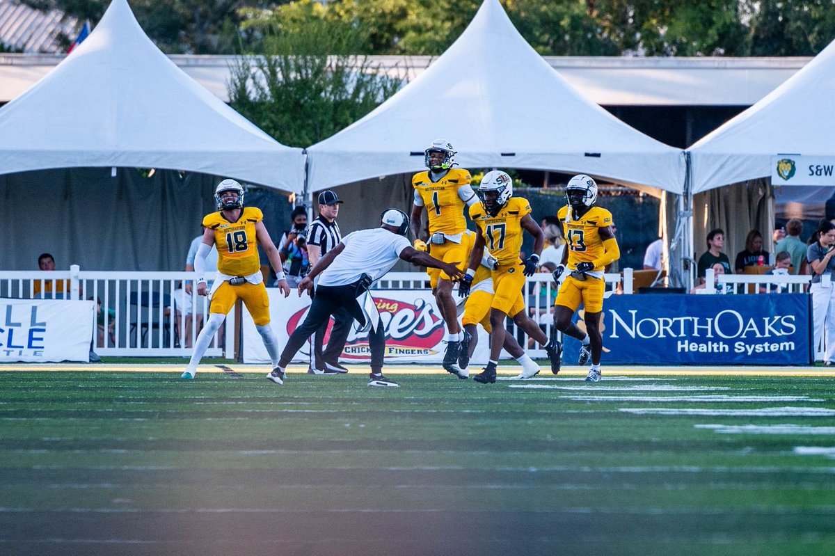 CoachSlaughter2's tweet photo. It’s Monday… Refocus, Recharge, Conquer. 
“Keep the main thing the main thing.” #1-0
#Mondays #SGTS #Savs #TheyCallMeCoach https://t.co/UGXxGoJGko