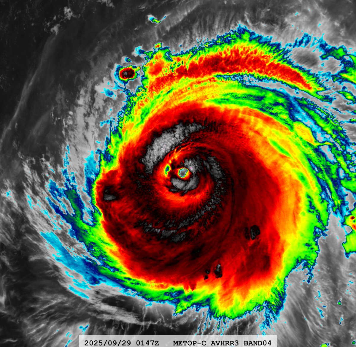 zeb199818's tweet photo. #08L Hurricane #HUMBERTO
Satellite: #METOPC #AVHRR3
Channel : B04 (10.8 ยตm) 1.1 km
Time : 2025/09/29 0147Z
Eye Temp : 14.16 ยฐC
Data Source : #EUMETSAT Data Store L1B
CPA : ~230 km https://t.co/e7igvCfS9d
