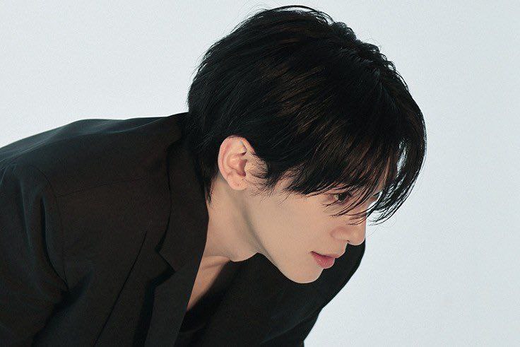 جونگده یه وایب ژاپنی خیلی زیاد میده 
انگار از  وسط انیمه درومده 😭🤍
<a href="/weareoneEXO/">EXO</a> #CHEN #EXO