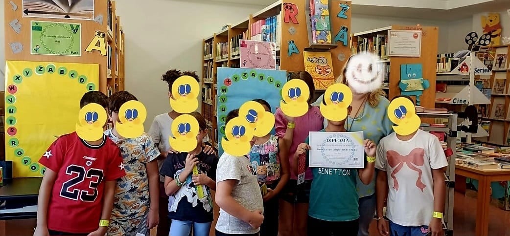 En esta ocasión nos visitaron los alumnos del CEIP de El Puntal de 3-4 de primaria, pasamos un ratito muy divertido jugando al rosco de la biblioteca. 
Los ganadores muy contentos con su diploma y todos encantados de  participar.
#CEIP EL CEIP El Puntal
#RMBM17