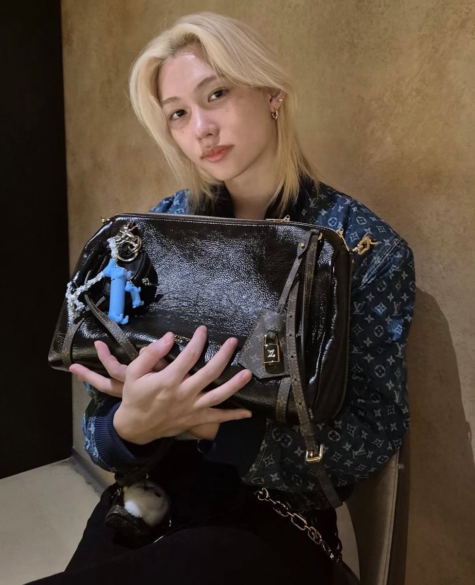 YONGLlXIE's tweet image. CUTE AND SO PRETTY 
#FELIXxLouisVuittonPFW